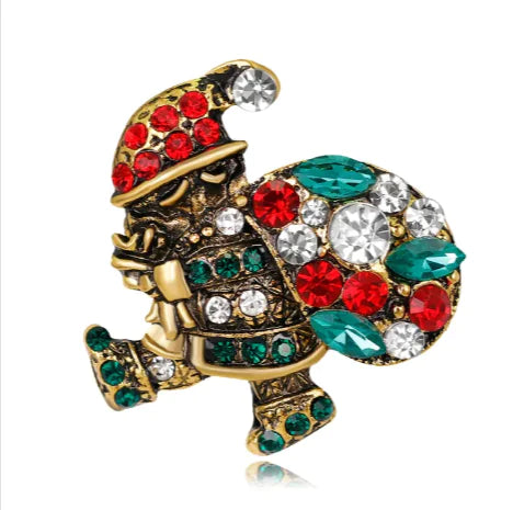 Alloy Christmas Brooch with Leaf Garland – Festive design with elegant detailing